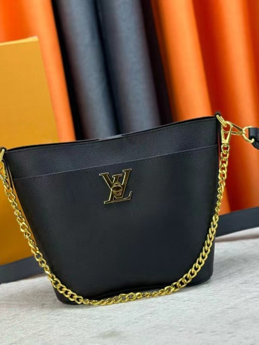 💎Louis Vuitton Lock and Walk bucket bag